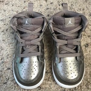 Jordan 1 MID SE (TD)